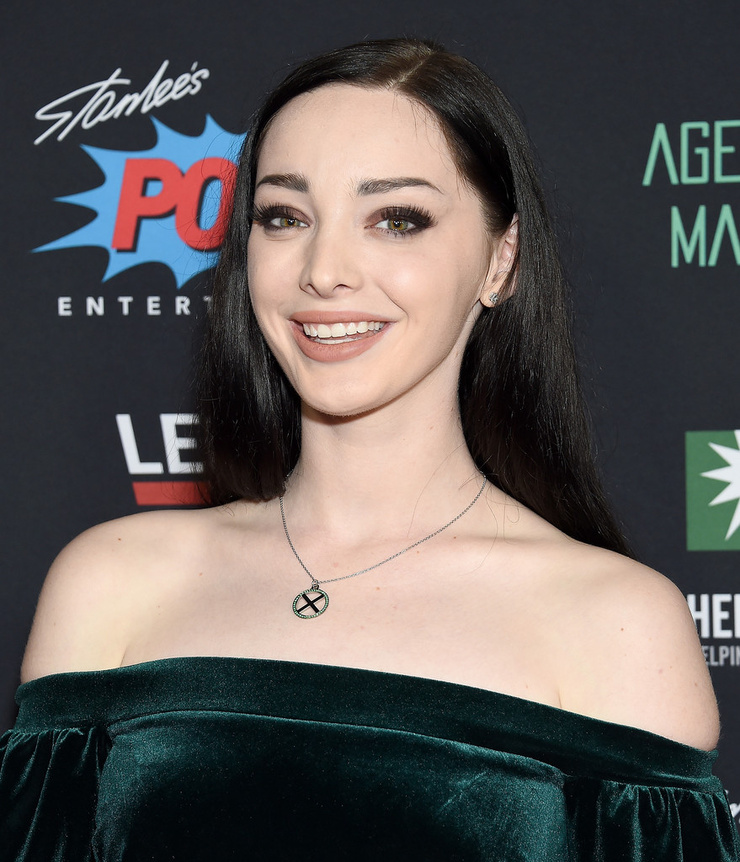 Emma Dumont Emma Dumont