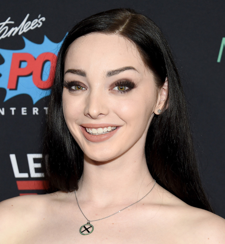 Emma Dumont Emma Dumont