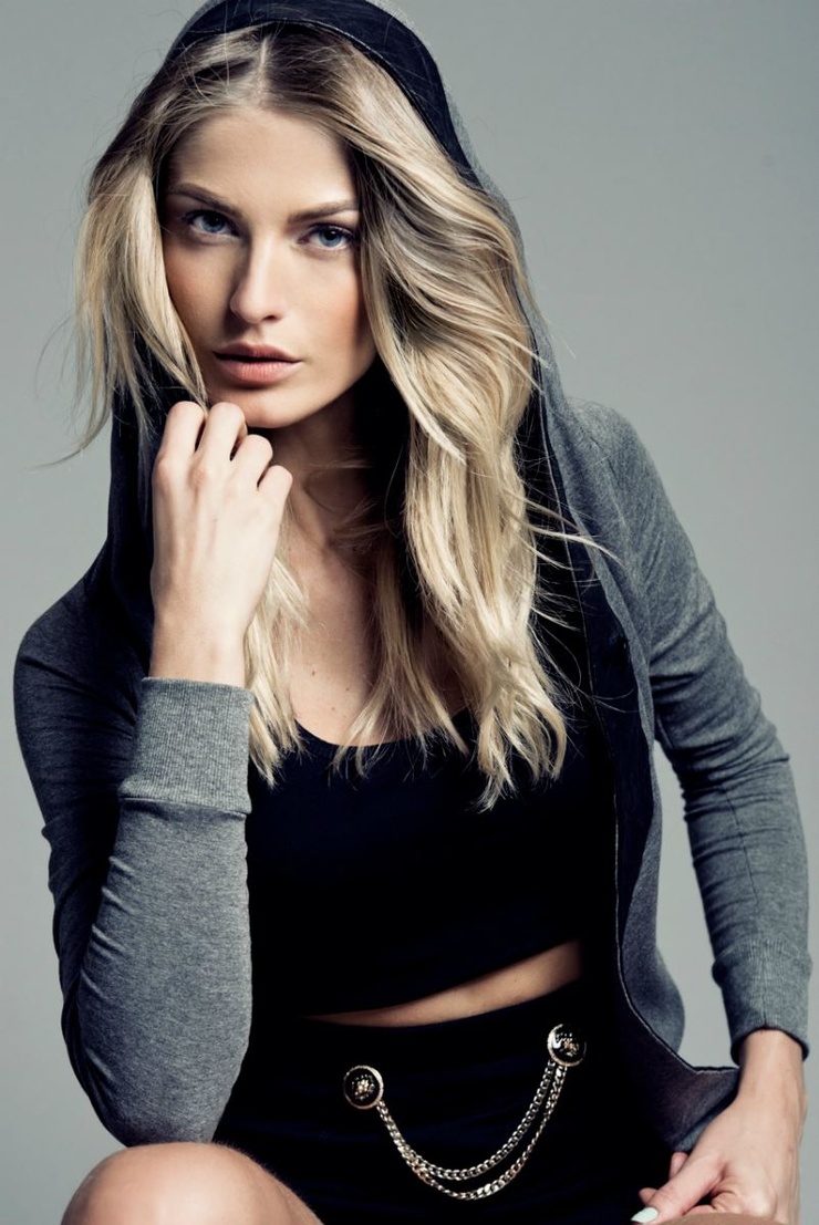 Anelise Rufine