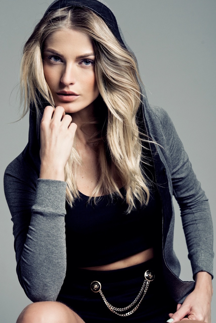 Anelise Rufine