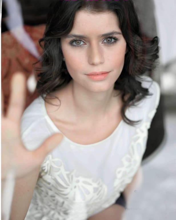 Beren Saat Beren Saat