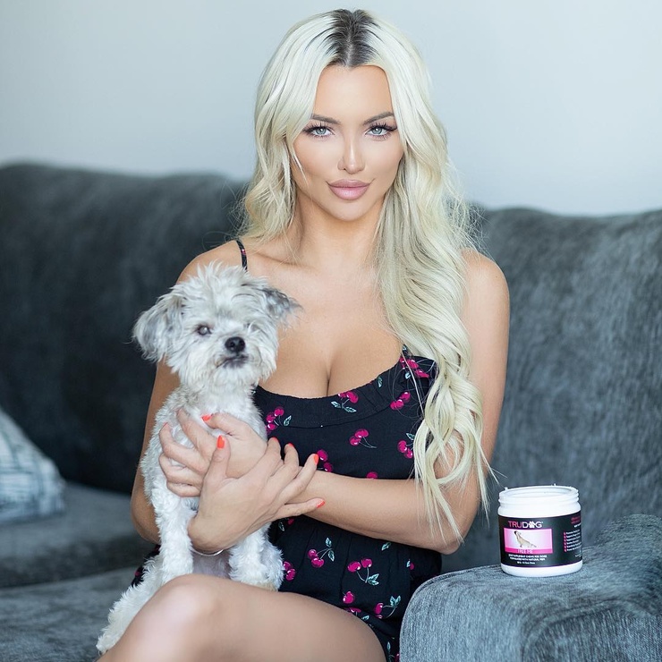 Lindsey Pelas
