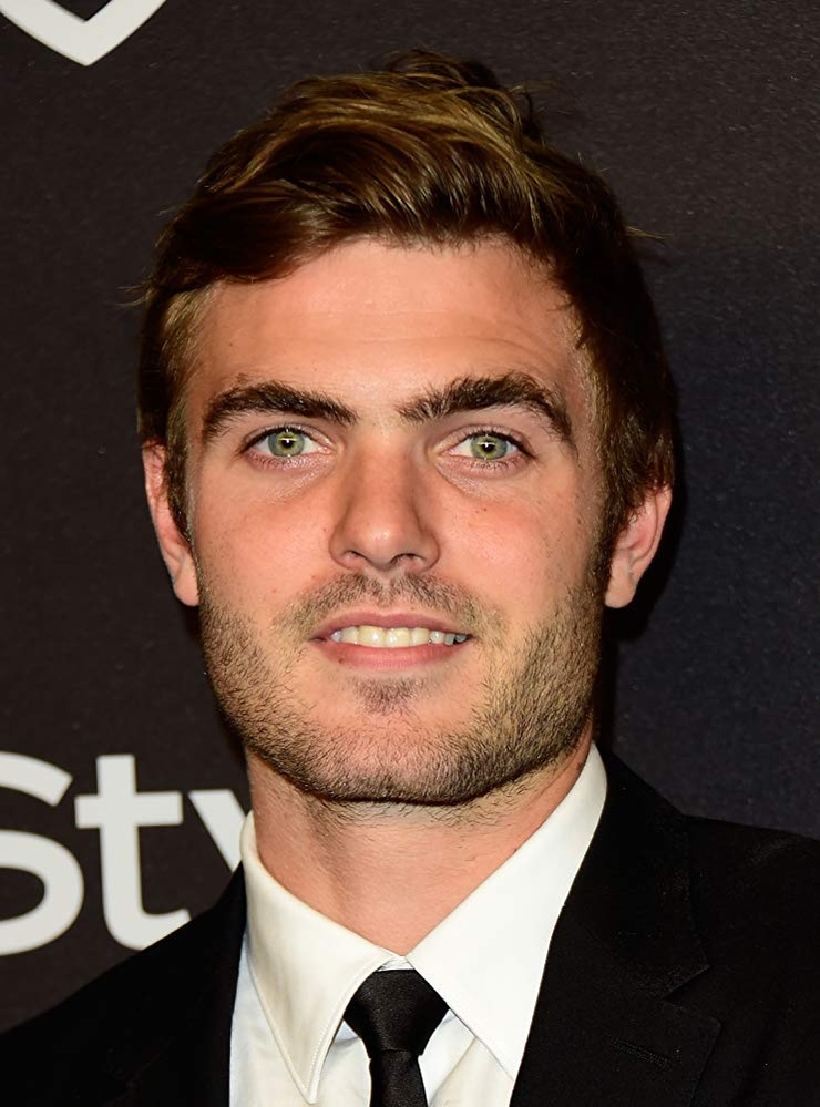 Alex Roe