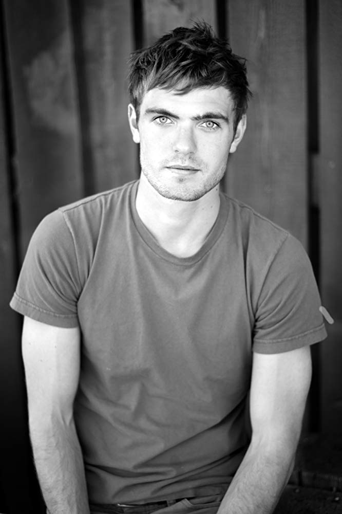 Alex Roe