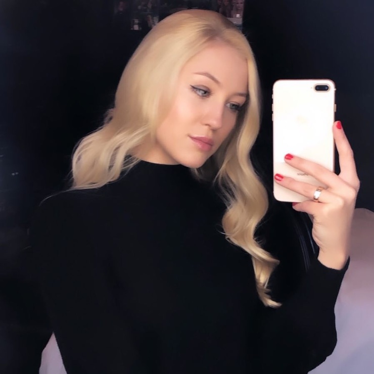 Ava Sambora