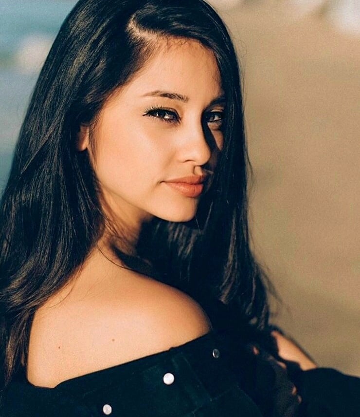 Yvette Monreal