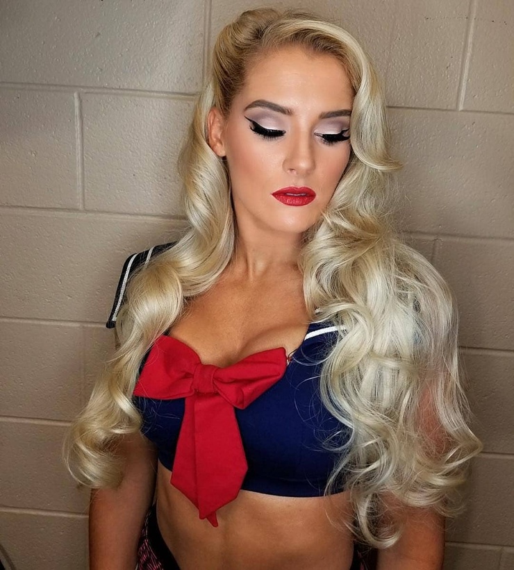 Lacey Evans