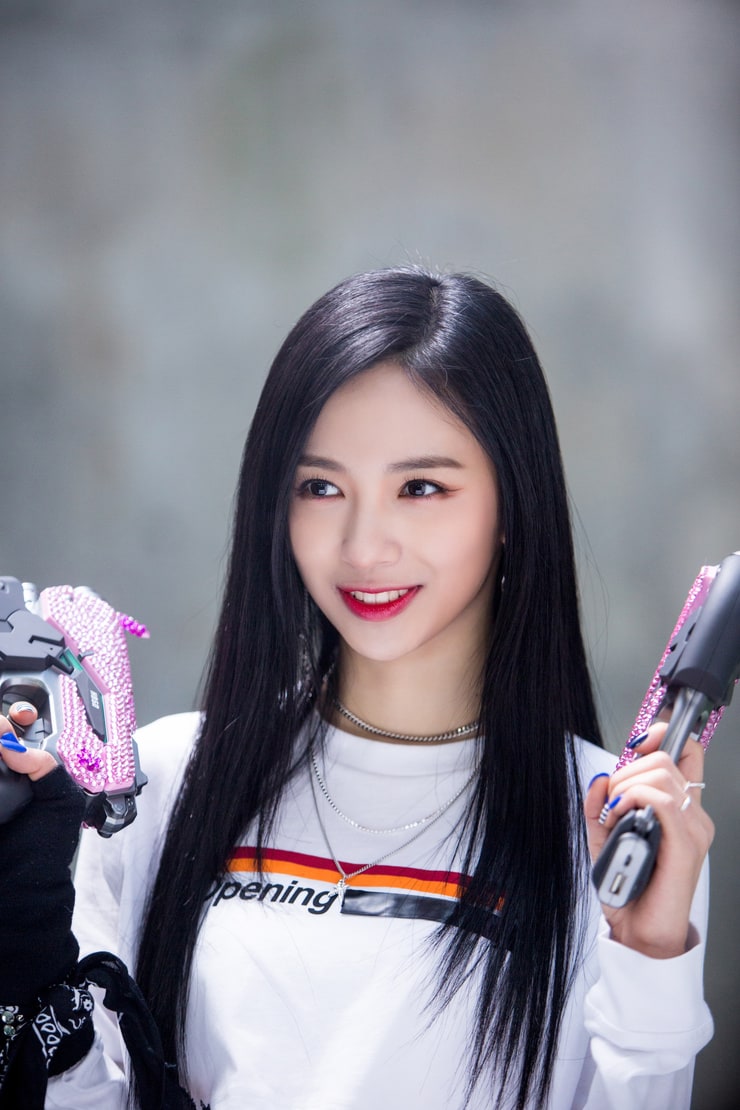 HD Jiwon Cherry Bullet Aesthetic Wallpaper Images