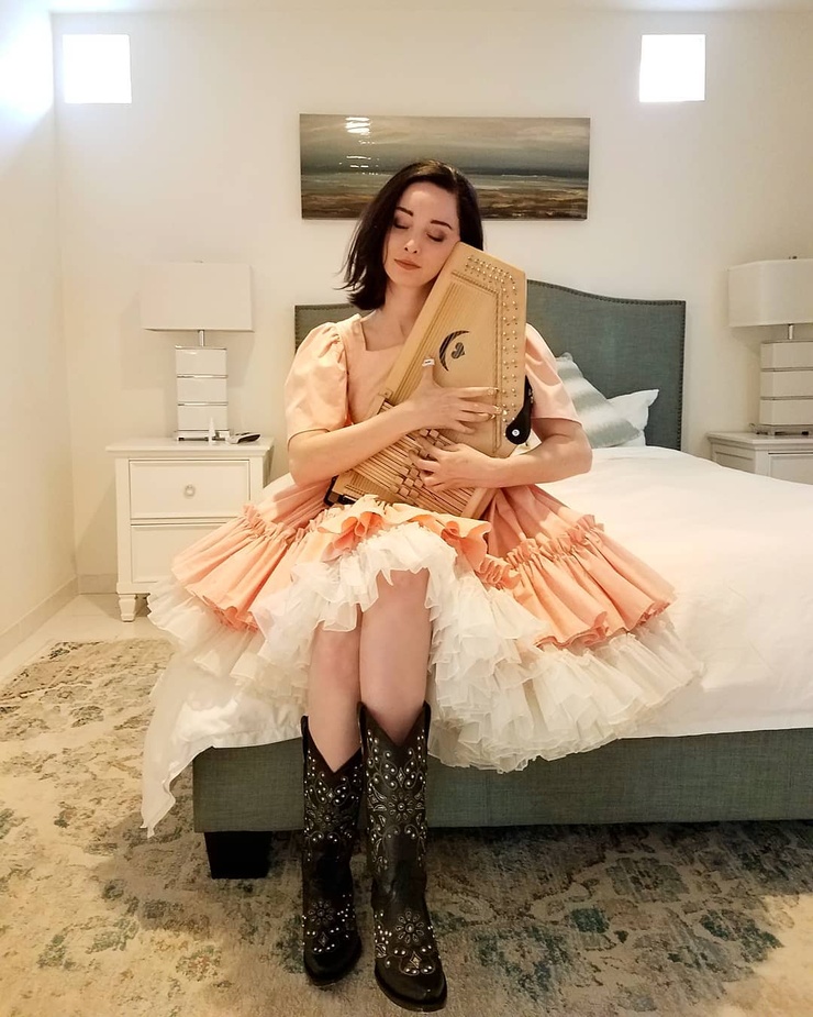 Emma Dumont