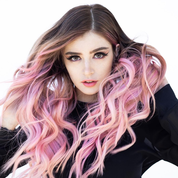 Chrissy Costanza Chrissy Costanza