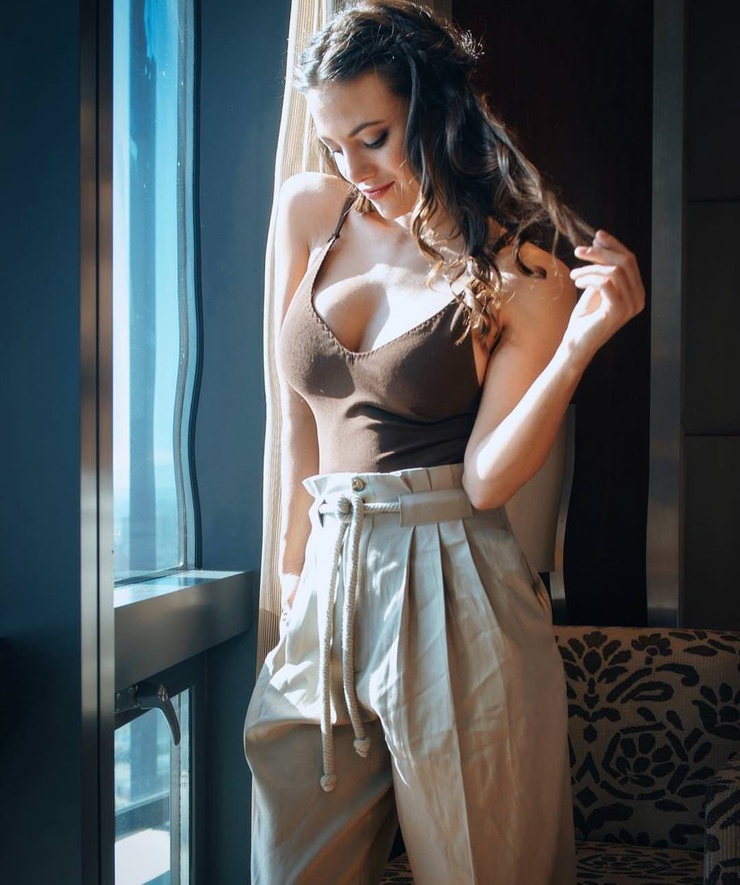Elisa Mouliaá Elisa Mouliaá