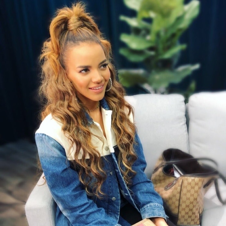 Leslie Grace