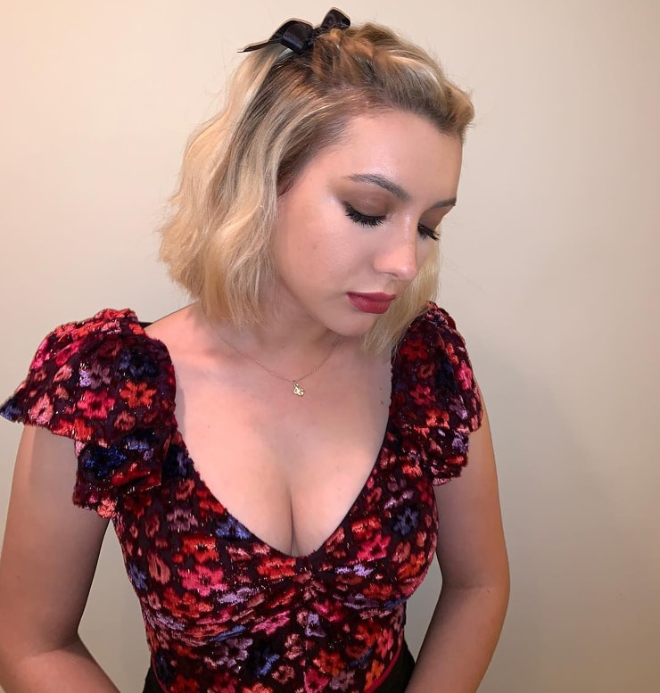 Hannah Marks Hannah Marks