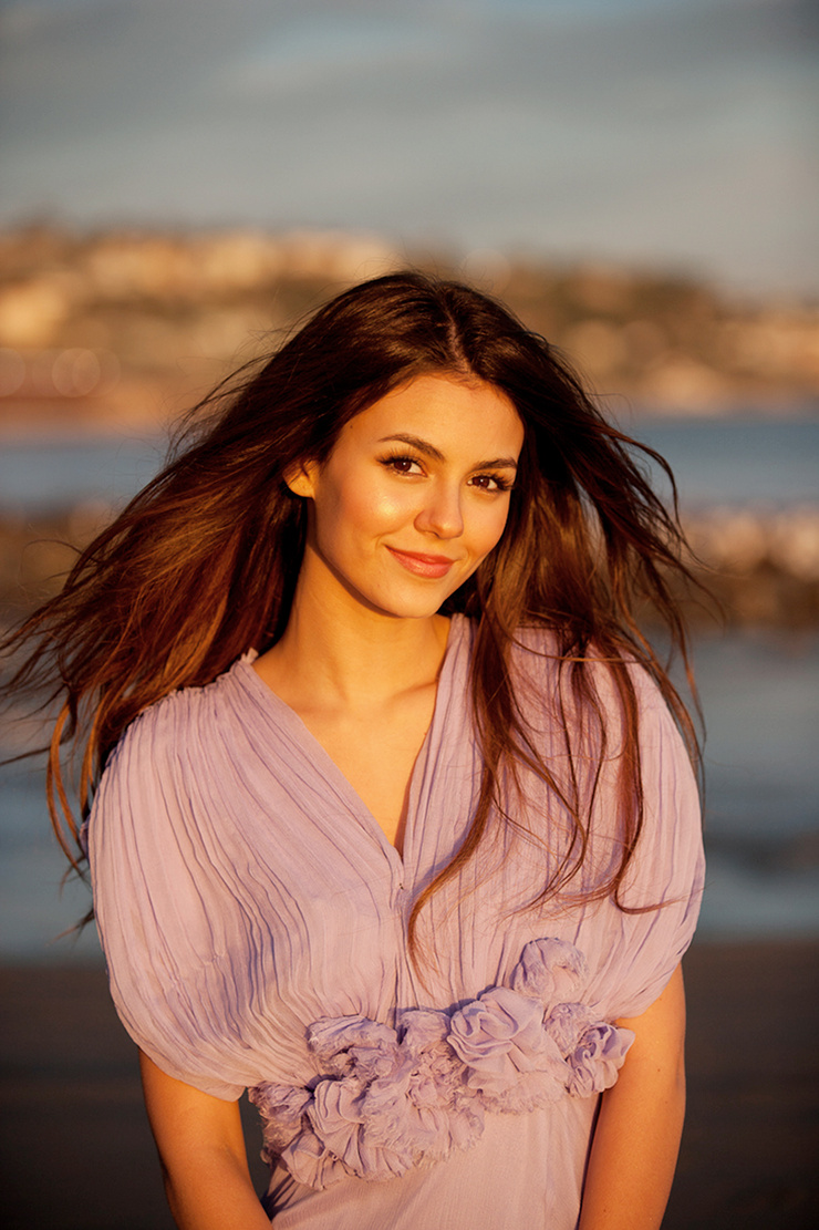 740full-victoria-justice.jpg
