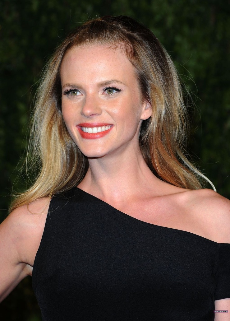 Anne Vyalitsyna Anne Vyalitsyna