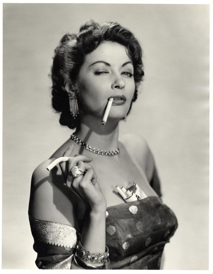 Yvonne De Carlo.