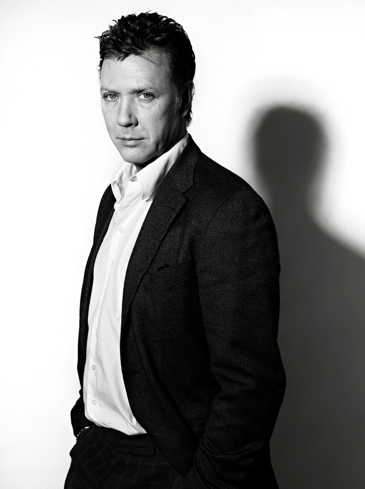 Mikael Persbrandt