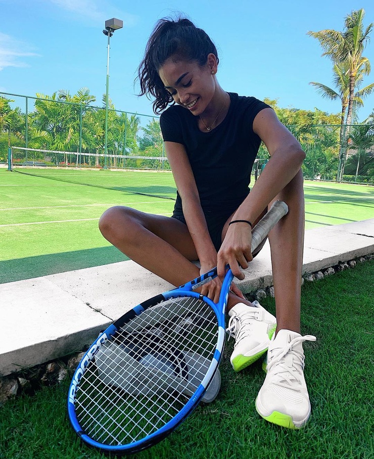 Kelly Gale Kelly Gale