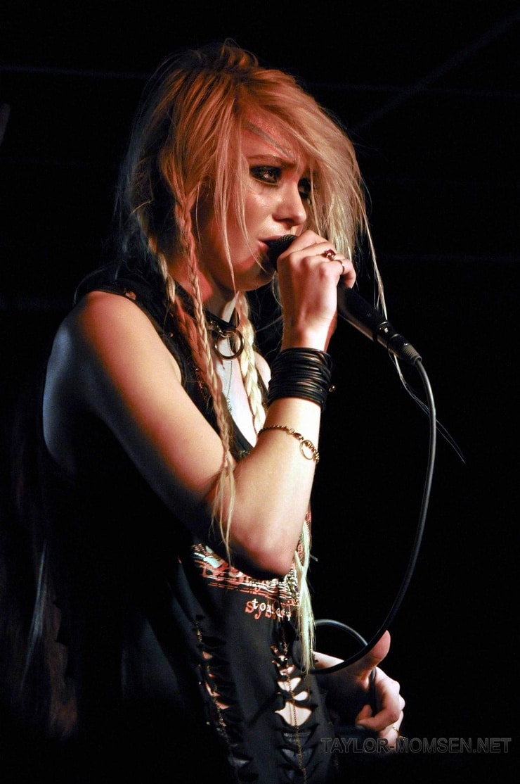 Picture of Taylor Momsen