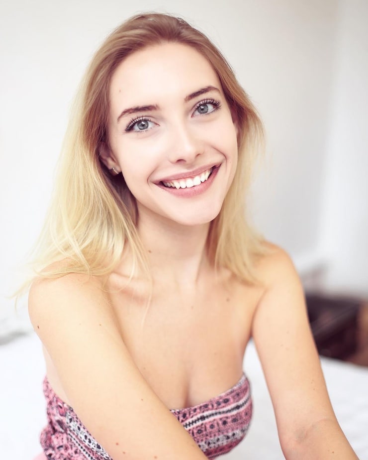 A L I S S A Strekozova