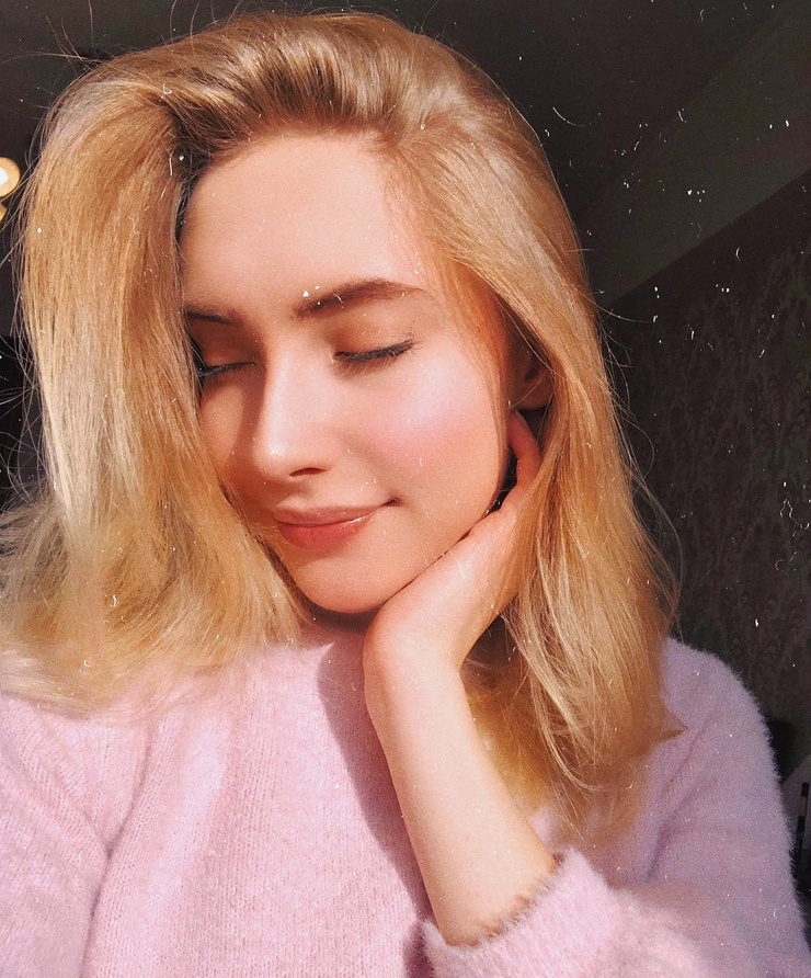 A L I S S A Strekozova