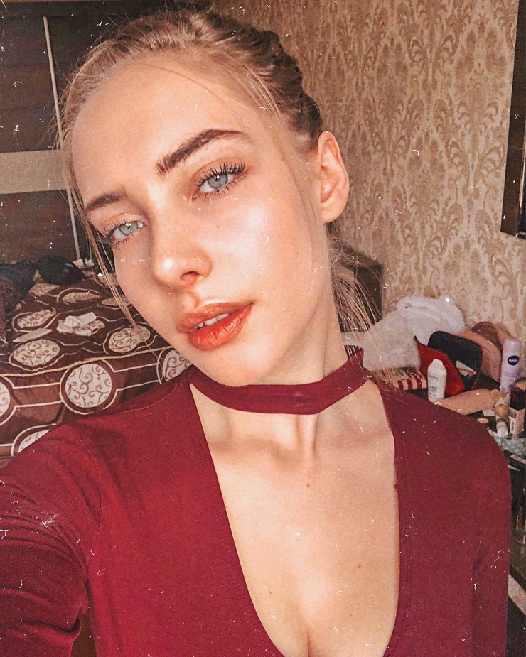 A L I S S A Strekozova