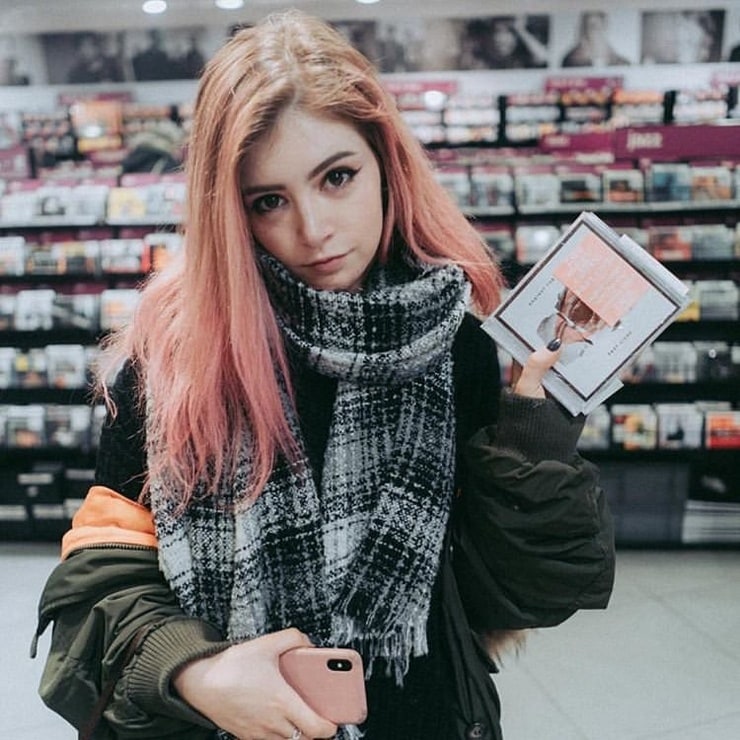 Chrissy Costanza