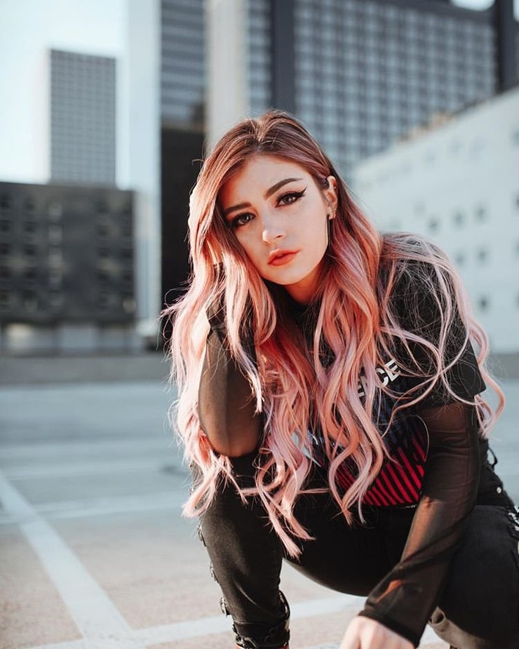 Chrissy Costanza Chrissy Costanza