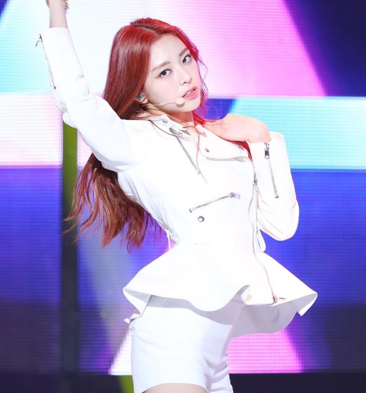Yuna (ITZY) Yuna (ITZY)