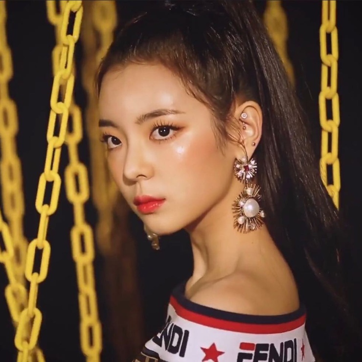 Lia (ITZY) Lia (ITZY)