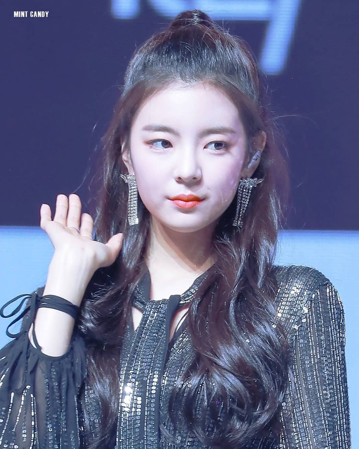 Lia (ITZY) Lia (ITZY)