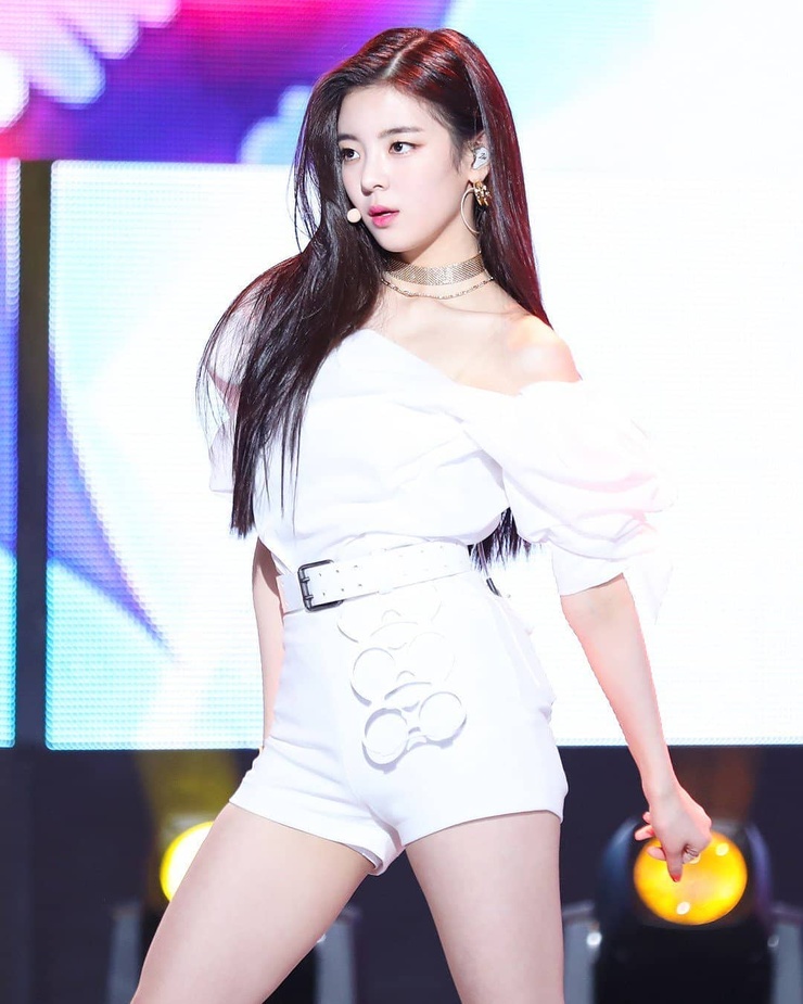 Lia (ITZY) Lia (ITZY)