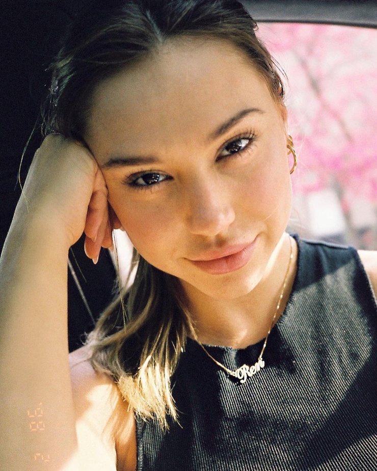 Alexis Ren