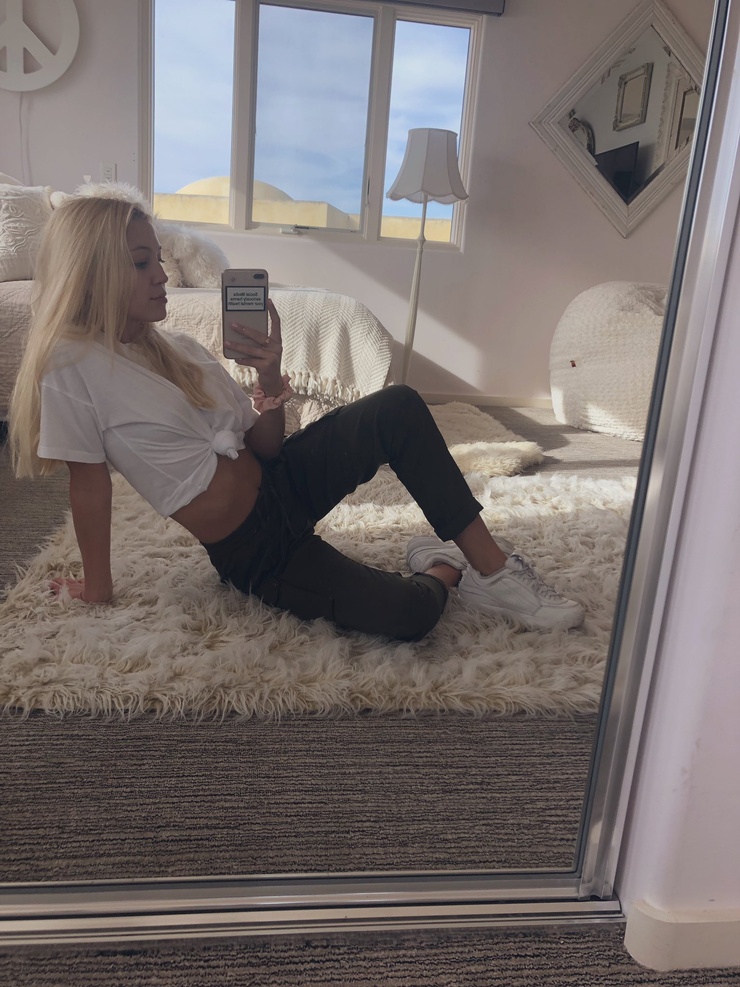 Ava Sambora