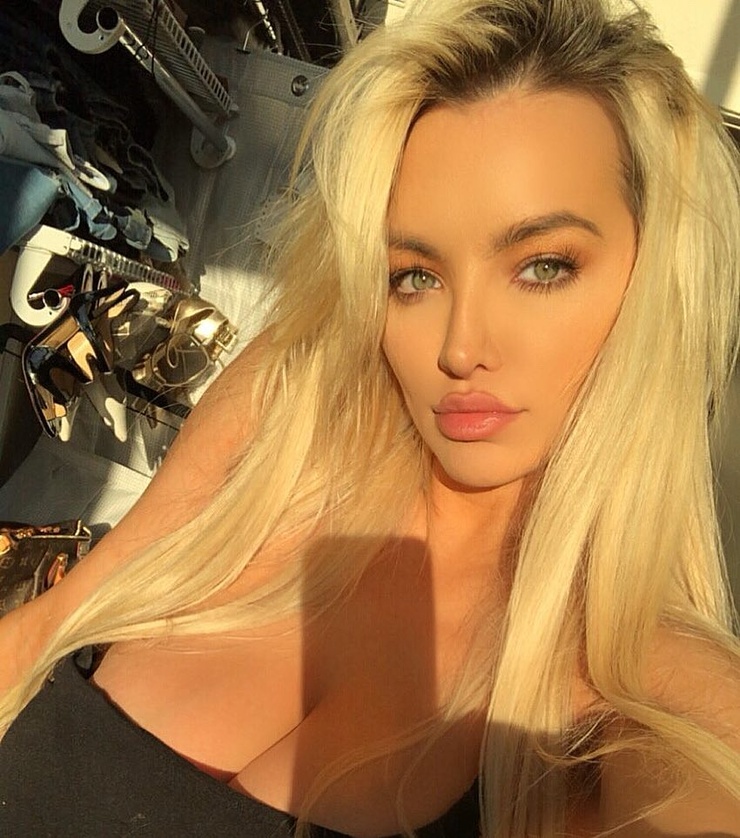 Lindsey Pelas Lindsey Pelas