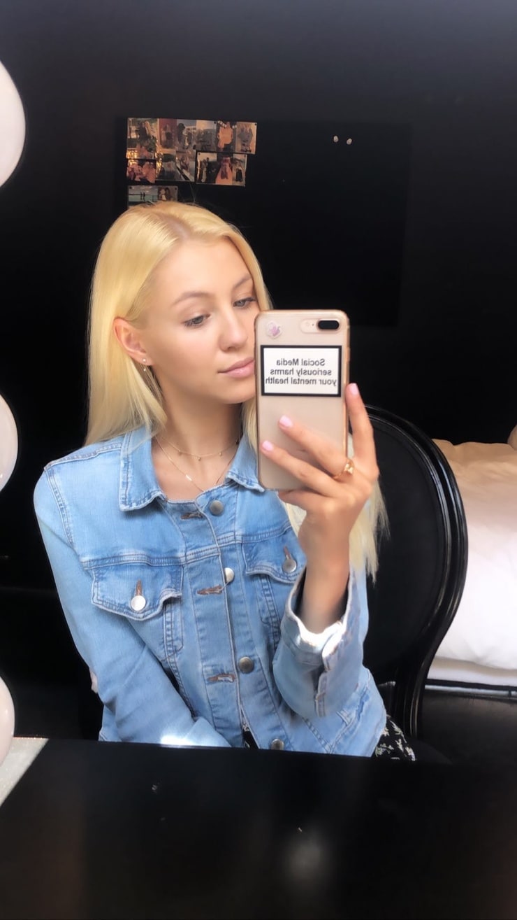 Ava Sambora