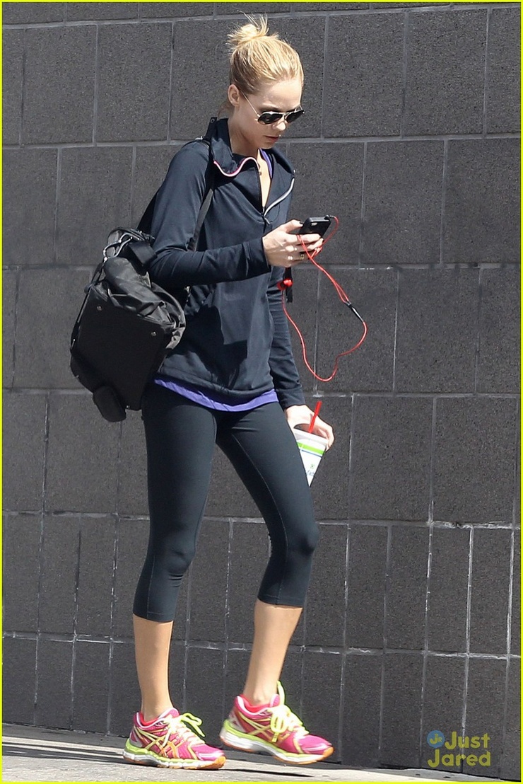 Laura Vandervoort Laura Vandervoort