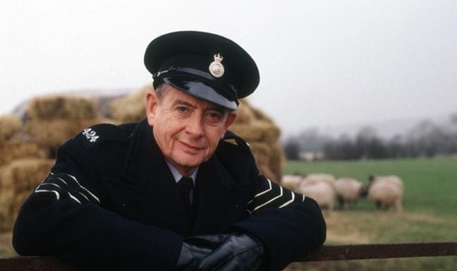 Derek Fowlds