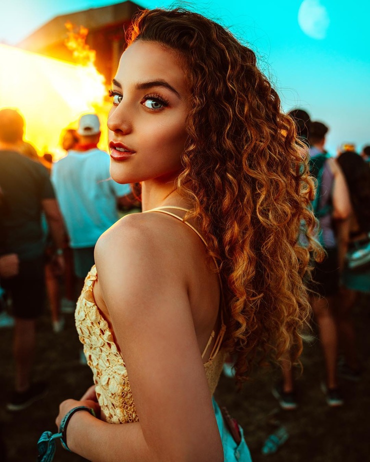Sofie Dossi Sofie Dossi