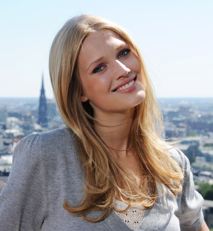 Toni Garrn Toni Garrn