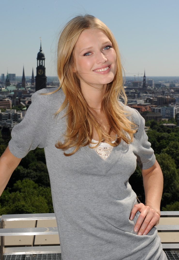 Toni Garrn Toni Garrn