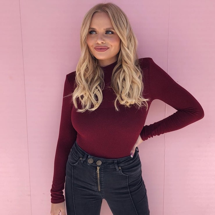 Alli Simpson