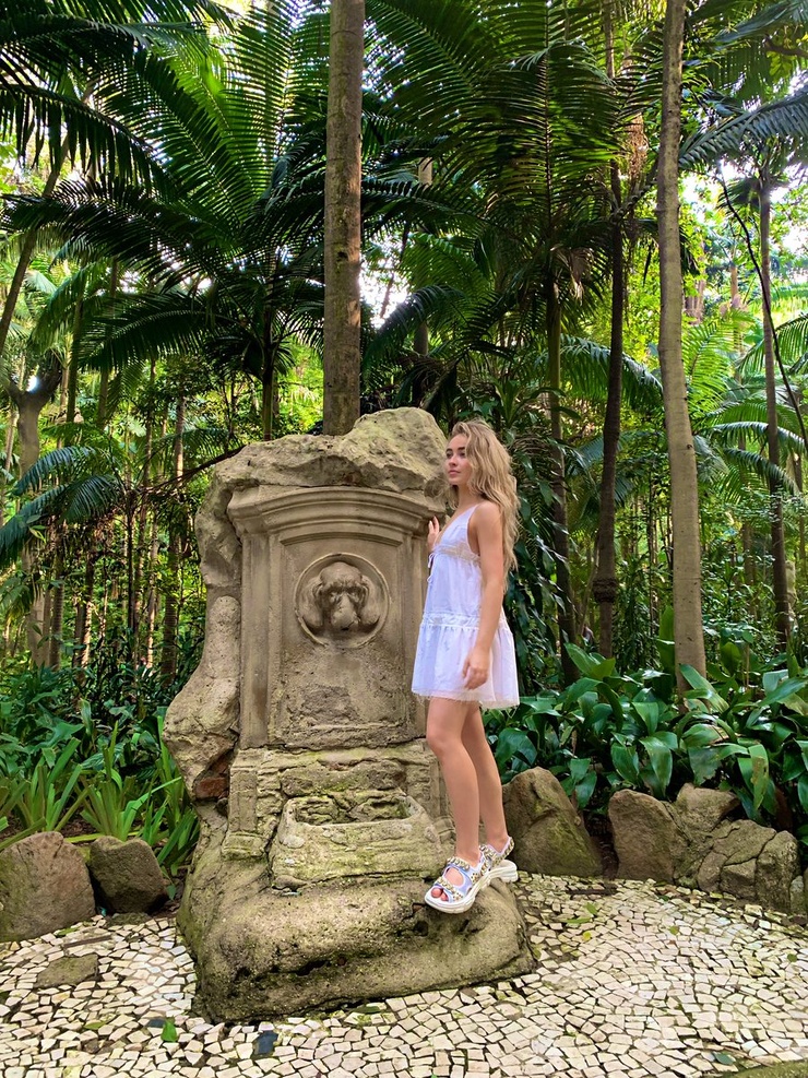 Sabrina Carpenter Sabrina Carpenter