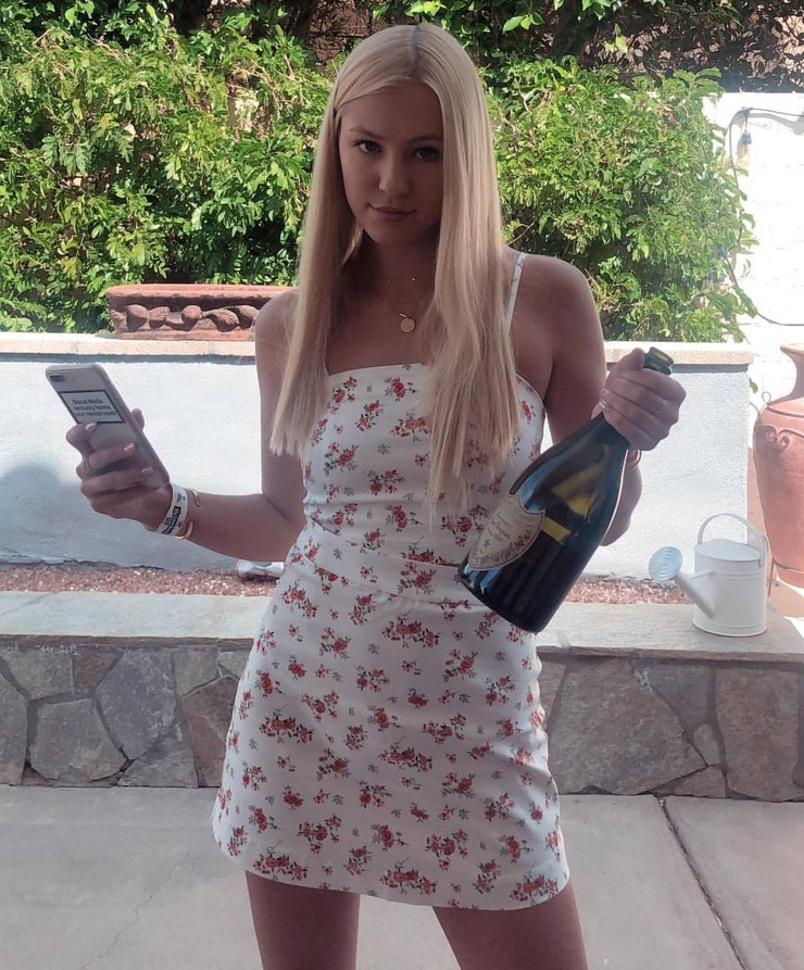 Ava Sambora