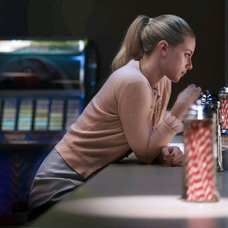 Lili Reinhart