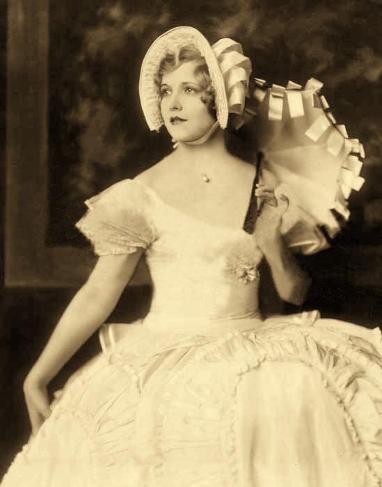 Claudia Dell Claudia Dell