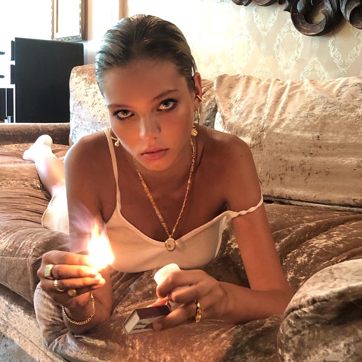 Alesya Kafelnikova Alesya Kafelnikova