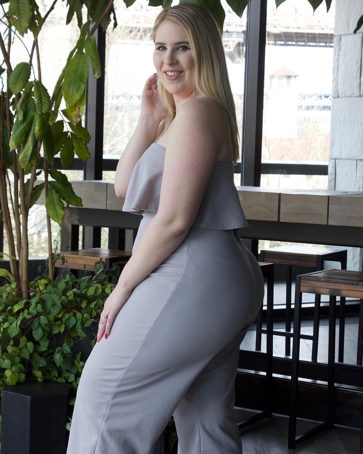 Sophie Turner (Plus Size)