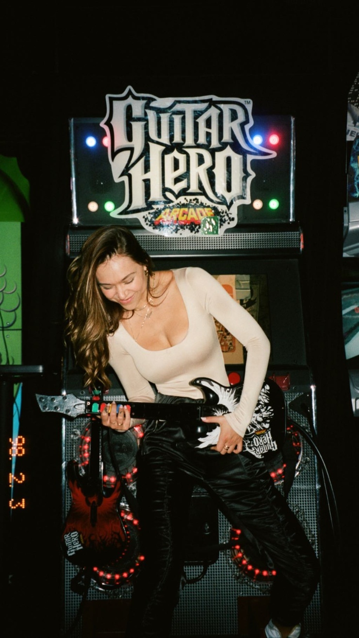 Alexis Ren