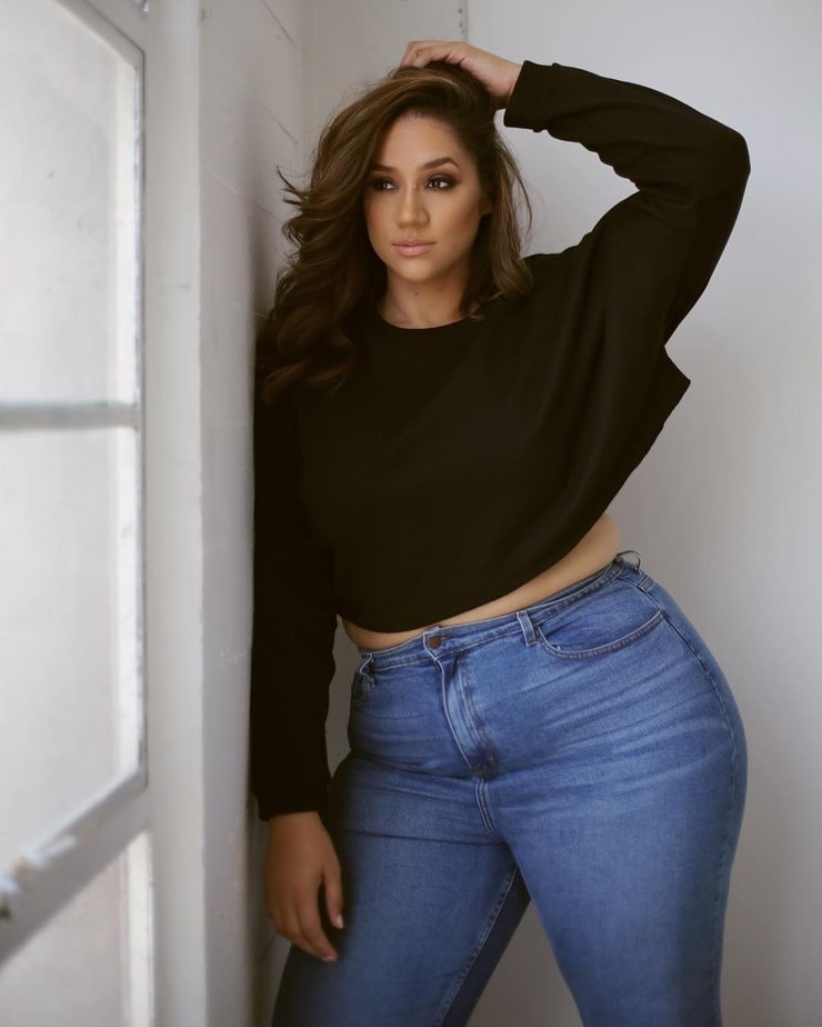 Erica Lauren (Plus Size Model)